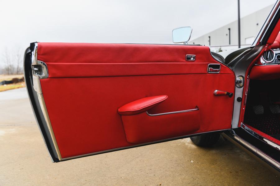 Детали интерьера Mercedes-Benz 280 SL (W113) 1969 года  (EU) (фото 103 из 141)